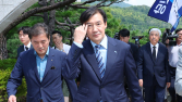 “소탐대실 안 된다” 박지원, 조국에 신중론…이유는