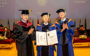 영남대, 하이테크섬유 이용환 회장에 명예공학박사 수여